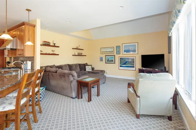 $2,475,000 | 115 Highland Road, Southampton, NY 11968