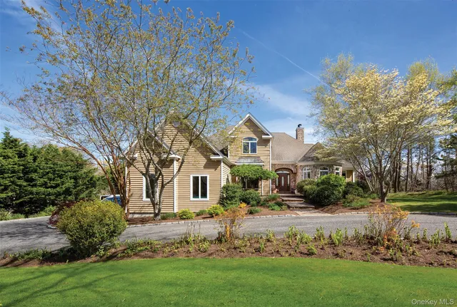 $2,475,000 | 115 Highland Road, Southampton, NY 11968
