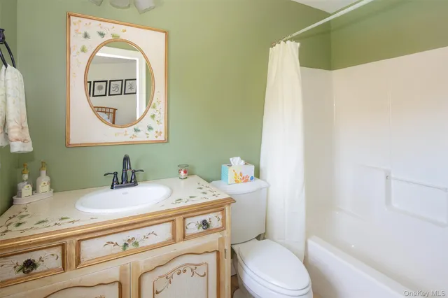 $2,475,000 | 115 Highland Road, Southampton, NY 11968