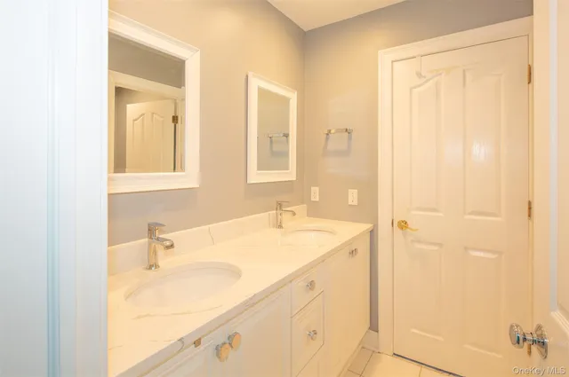 $2,475,000 | 115 Highland Road, Southampton, NY 11968