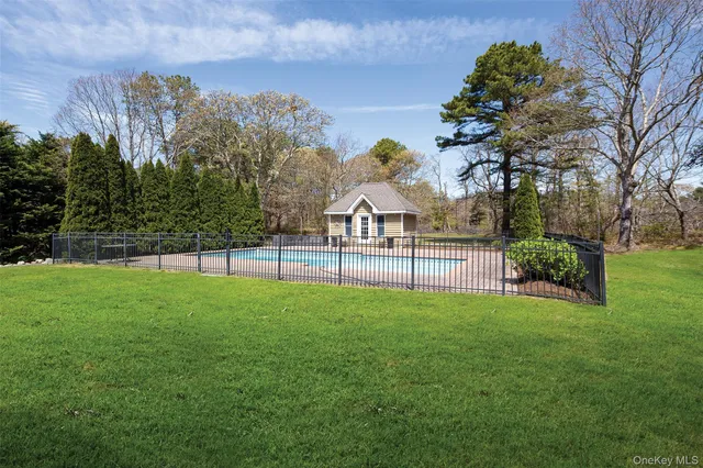$2,475,000 | 115 Highland Road, Southampton, NY 11968