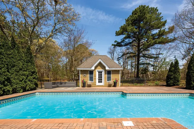 $2,475,000 | 115 Highland Road, Southampton, NY 11968