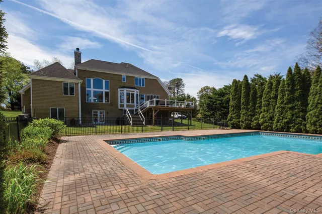 $2,475,000 | 115 Highland Road, Southampton, NY 11968