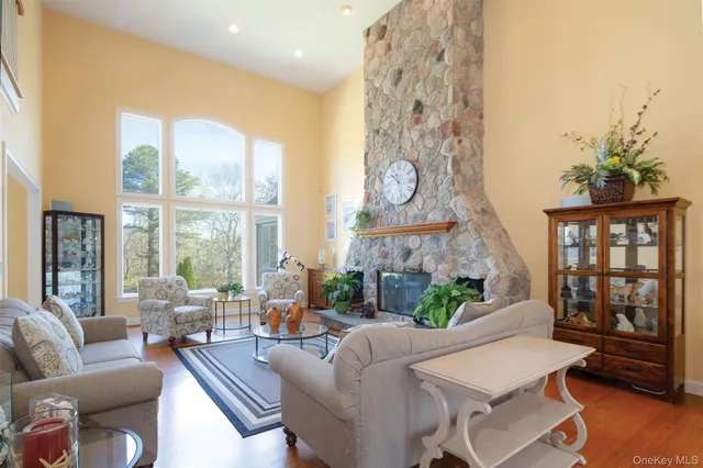 $2,475,000 | 115 Highland Road, Southampton, NY 11968