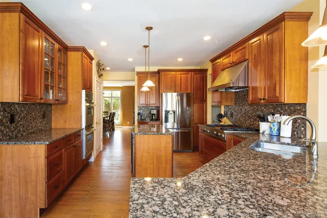 $2,475,000 | 115 Highland Road, Southampton, NY 11968