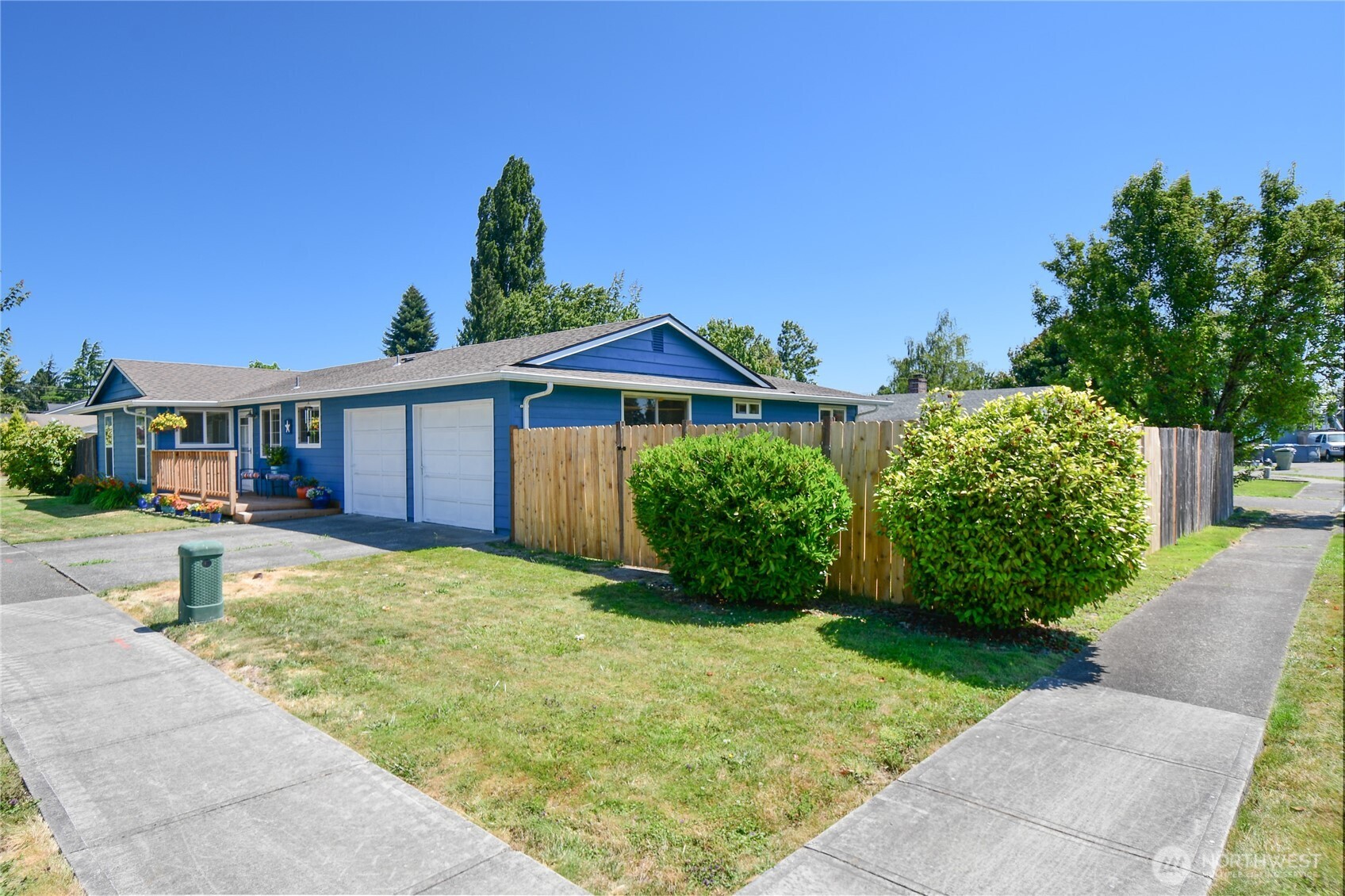 2102 35th Avenue Longview, WA 98632 - Photo 30 of 31 a front view of a house with garden