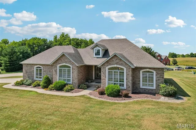 $357,500 | 23250 Eagle Court, Jerseyville, IL 62052