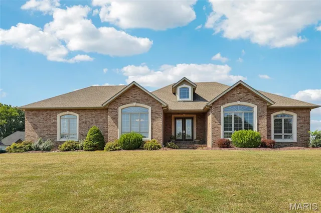 $357,500 | 23250 Eagle Court, Jerseyville, IL 62052