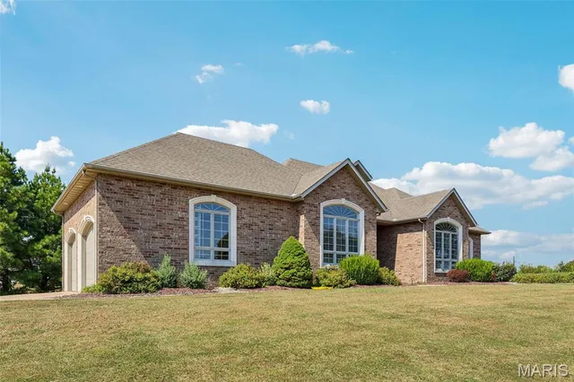 $357,500 | 23250 Eagle Court, Jerseyville, IL 62052