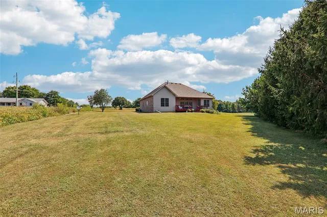 $357,500 | 23250 Eagle Court, Jerseyville, IL 62052