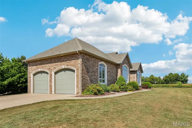 $357,500 | 23250 Eagle Court, Jerseyville, IL 62052