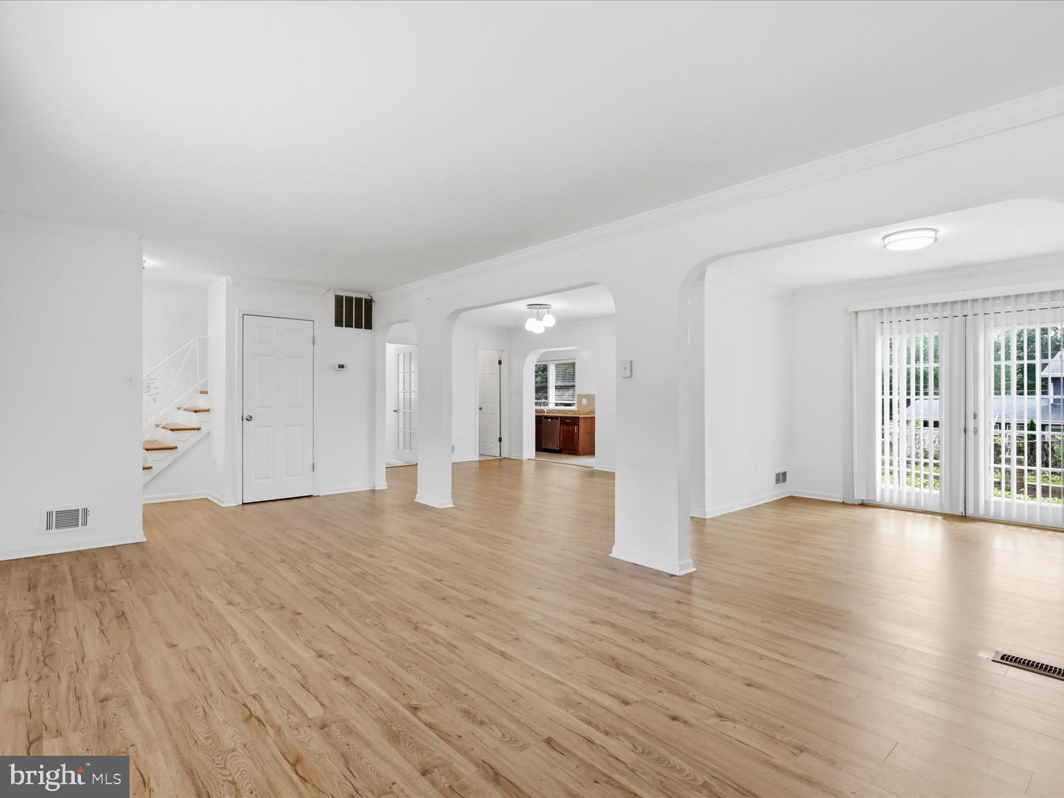 6818 Rolling Road Springfield, VA 22152 - Photo 3 of 31 Spacious, sunlit open living area.