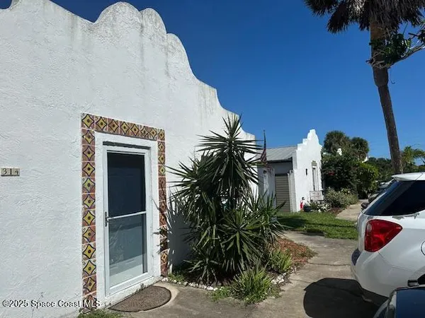 $1,900 | 314 Pierce Avenue, Cape Canaveral, FL 32920