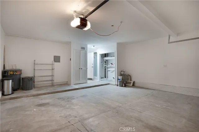 a view of a livingroom with a workspace