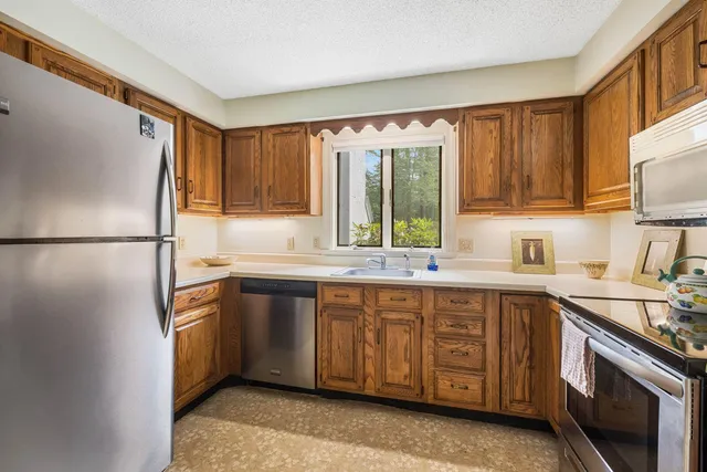 $499,000 | 16 Oakwood Lane, Unit 16, Kennebunk, ME 04043