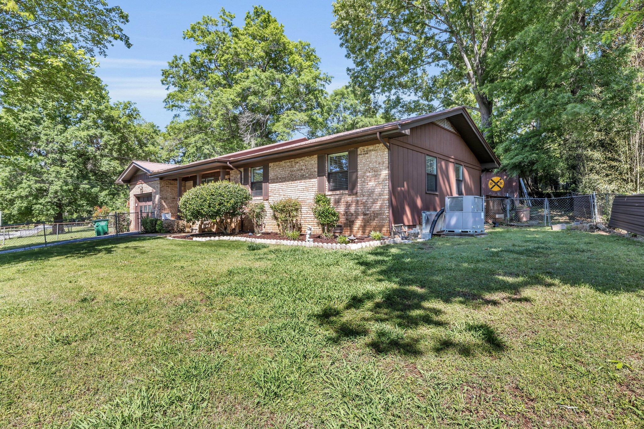 7809 Hale Road Hixson, TN 37343 - Photo 4 of 25 large-018f3b05-5f3c-7231-8787-7877f4b840