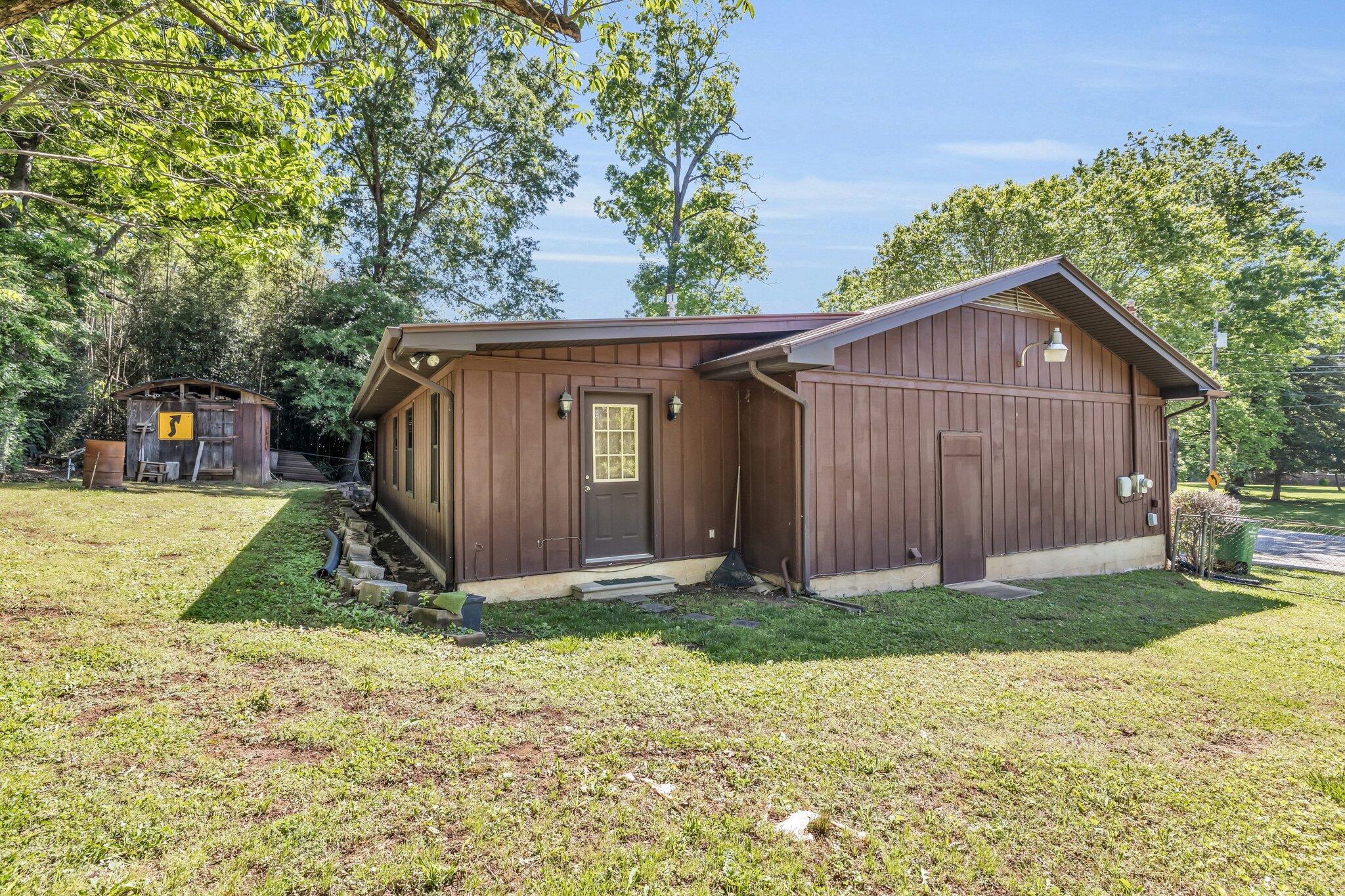 7809 Hale Road Hixson, TN 37343 - Photo 6 of 25 large-018f3b05-5f6d-7079-a085-ebc7d75681
