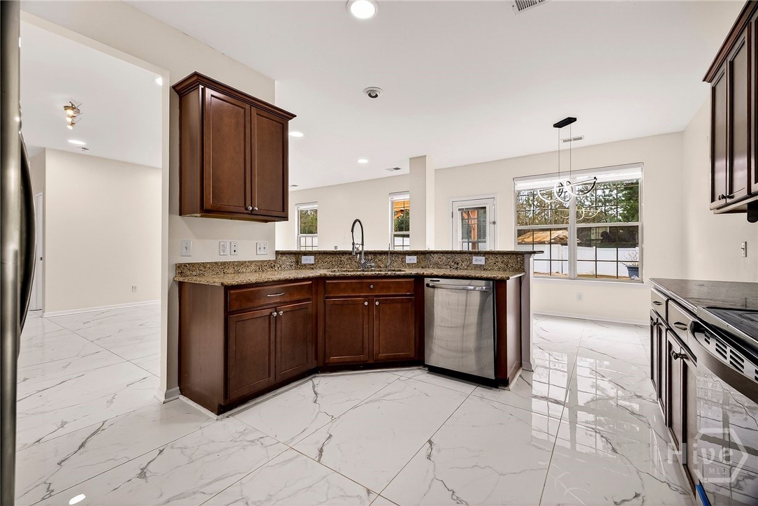 201 Cattle Run Way Pooler, GA 31322 - Photo 8 of 47