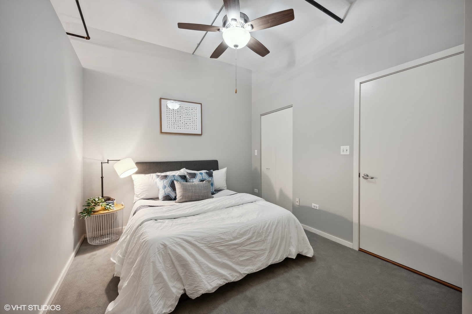 520 South State Street, Unit 908 Chicago, IL 60605 - Photo 11 of 16 a bedroom with a bed and a chandelier