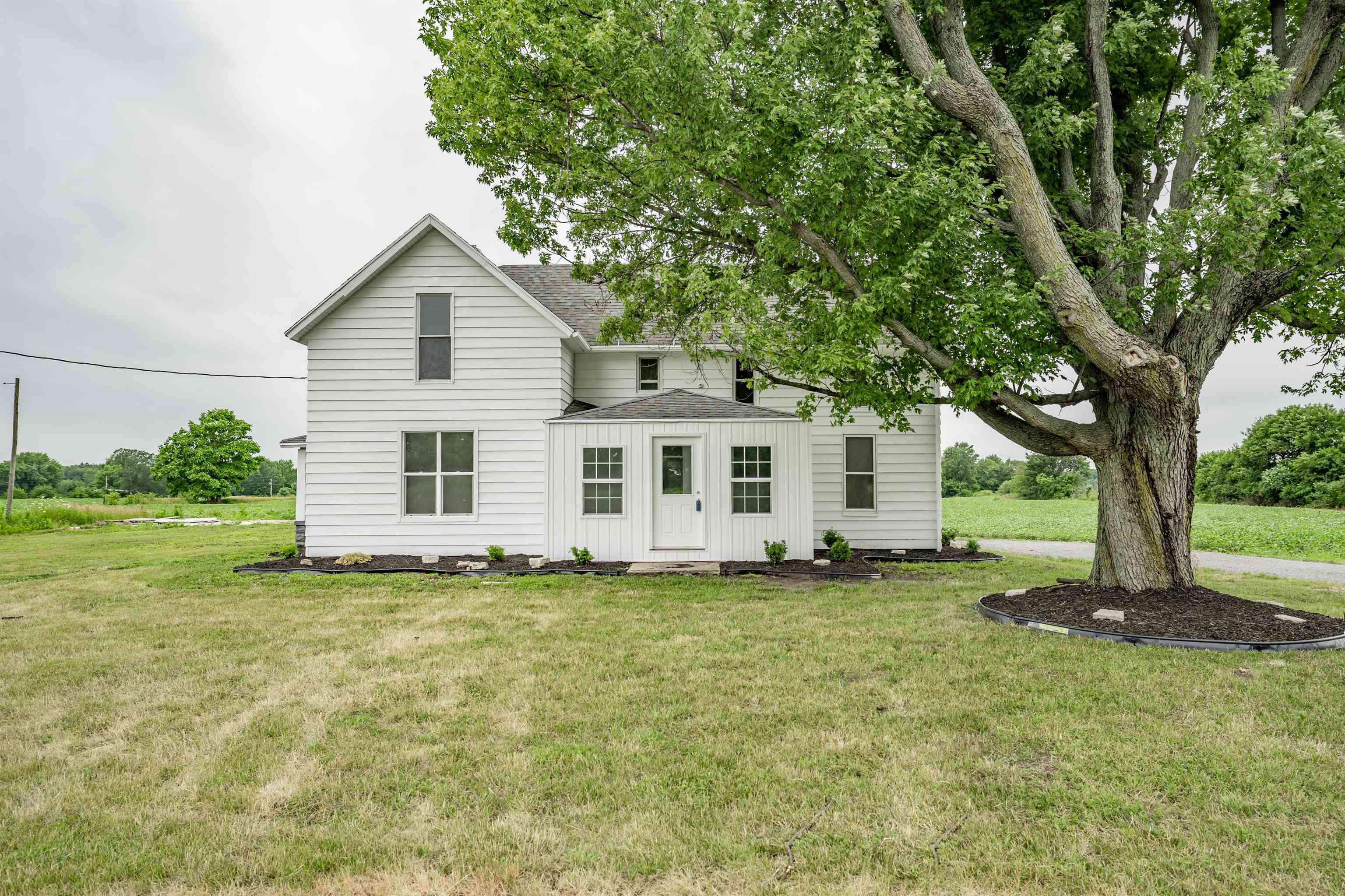 3553 South Country Club Road Warsaw, IN 46580 - Photo 1 of 35 Gallery Image 1