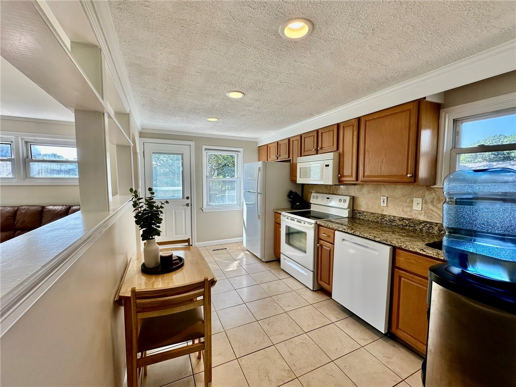 17 Rondeau Road Bellingham, MA 02019 - Photo 7 of 26 Eat-in kitchen