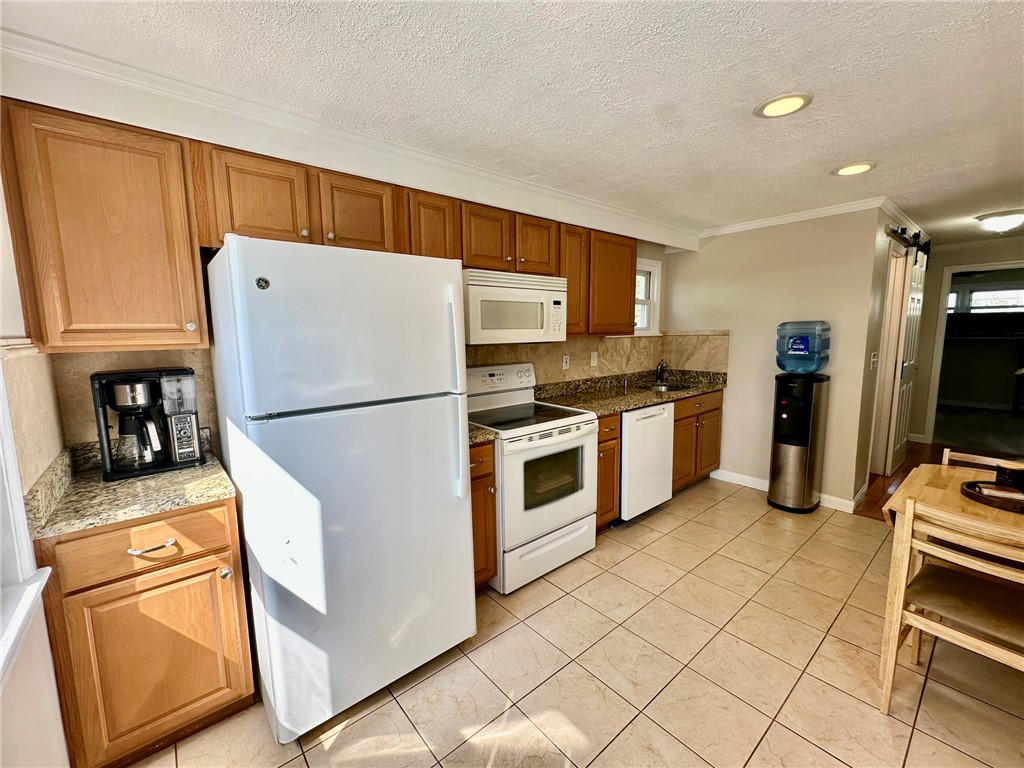 17 Rondeau Road Bellingham, MA 02019 - Photo 8 of 26 Eat-in kitchen