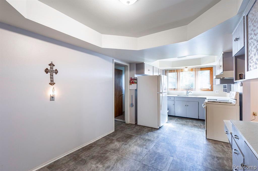 23605 Rockingham Street Southfield, MI 48033 - Photo 12 of 52