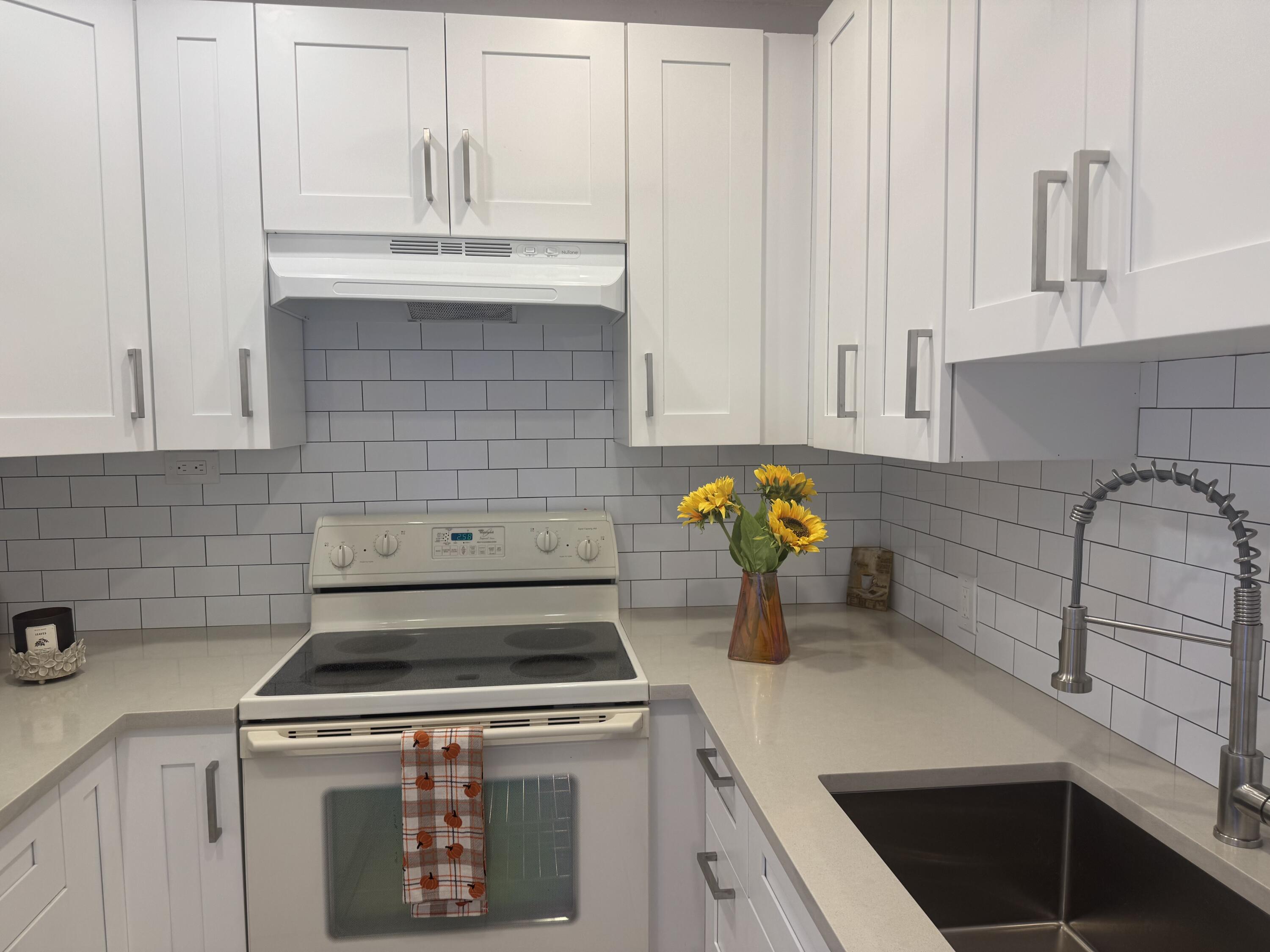 629 Fanshaw O, Unit 629 Boca Raton, FL 33434 - Photo 1 of 40 629 fenshaw22
