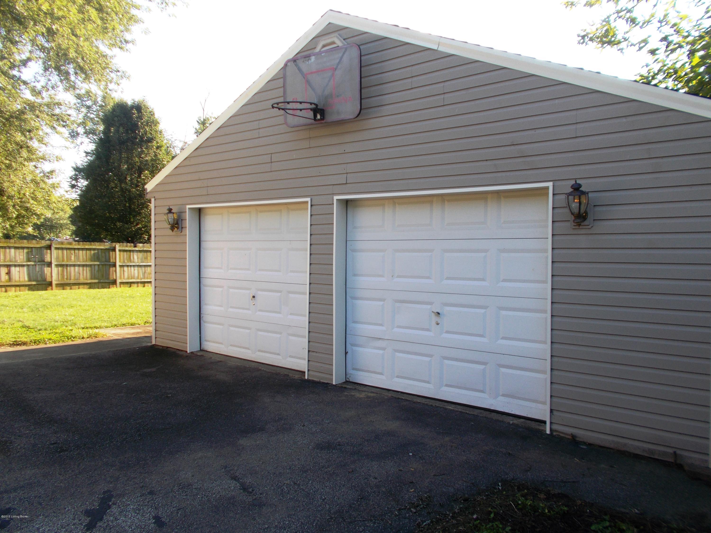 10704 Grafton Hall Road Louisville, KY 40272 - Photo 13 of 15 13
