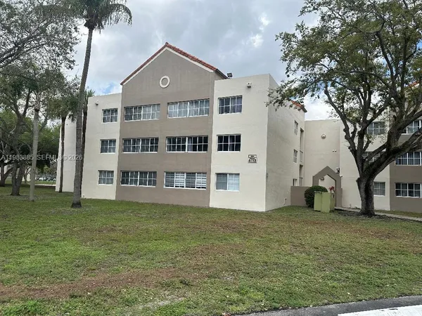 $2,300 | 6115 Northwest 186th Street, Unit 202, Hialeah, FL 33015