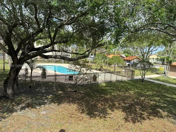 $2,300 | 6115 Northwest 186th Street, Unit 202, Hialeah, FL 33015