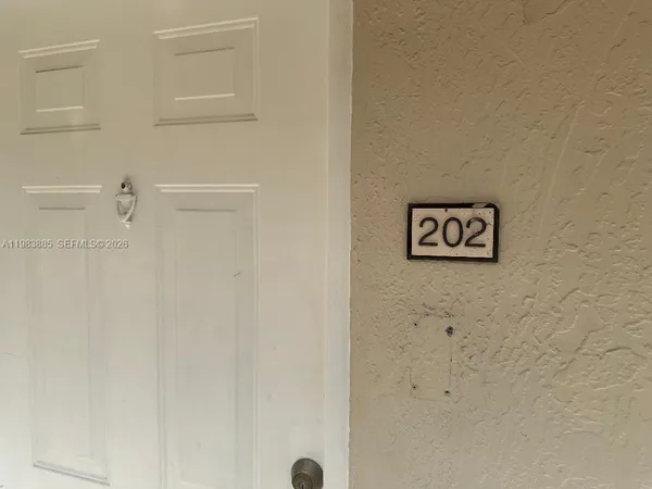 $2,300 | 6115 Northwest 186th Street, Unit 202, Hialeah, FL 33015