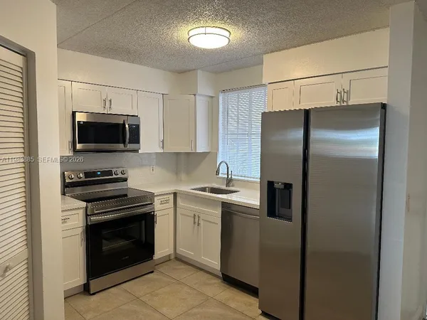 $2,300 | 6115 Northwest 186th Street, Unit 202, Hialeah, FL 33015