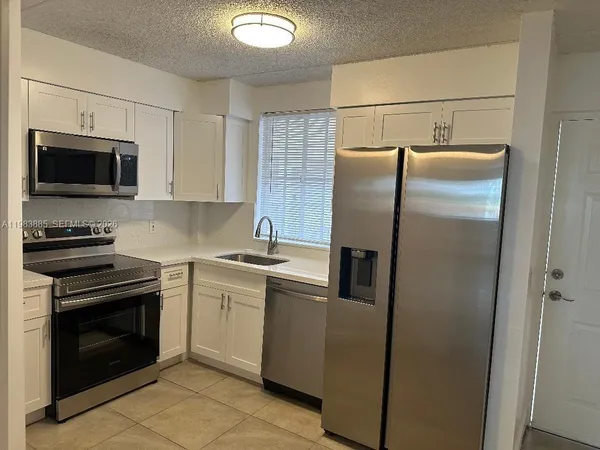 $2,300 | 6115 Northwest 186th Street, Unit 202, Hialeah, FL 33015
