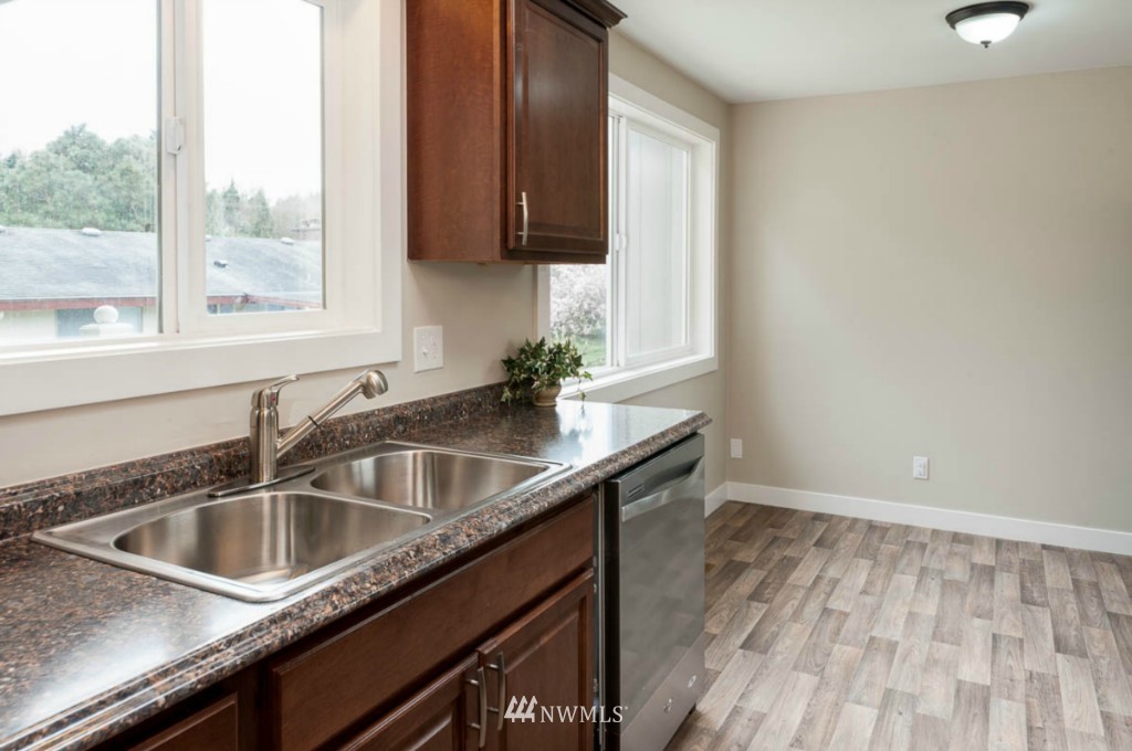 5223 South Roxbury Street Seattle, WA 98118 - Photo 6 of 20 Gallery Image 6