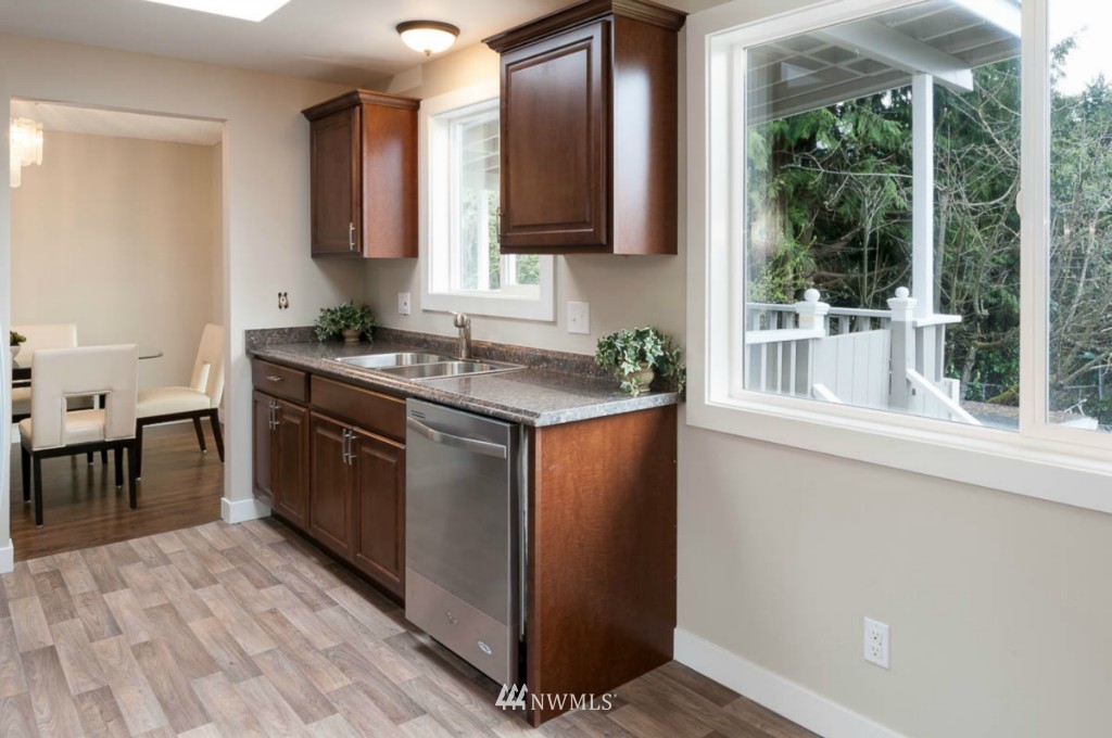 5223 South Roxbury Street Seattle, WA 98118 - Photo 7 of 20 Gallery Image 7