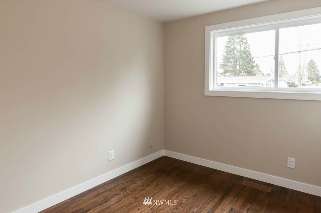 5223 South Roxbury Street Seattle, WA 98118 - Photo 9 of 20 Gallery Image 9