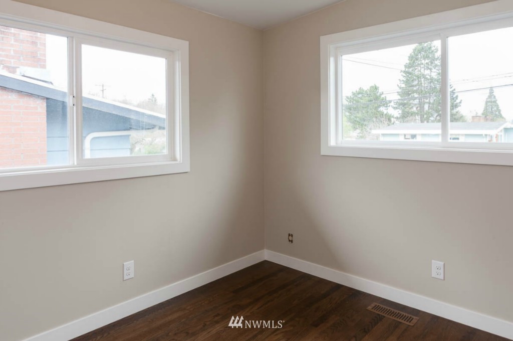 5223 South Roxbury Street Seattle, WA 98118 - Photo 10 of 20 Gallery Image 10