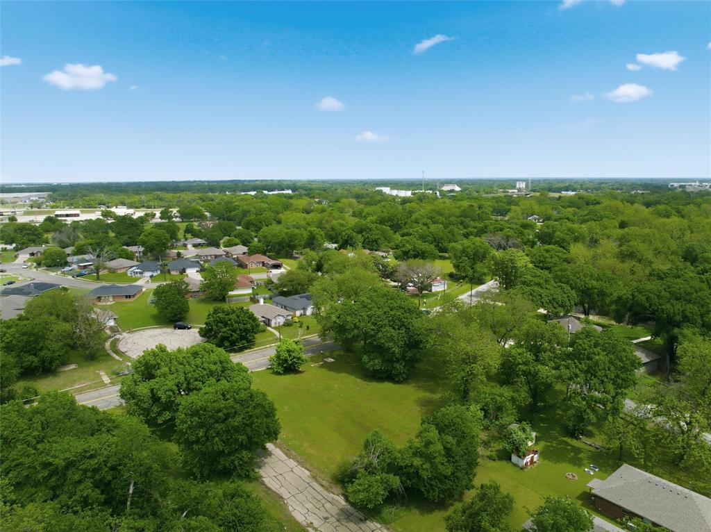 1121 Forrest Street Waco, TX 76704 - Photo 9 of 10 a view of a green field with lots of green space
