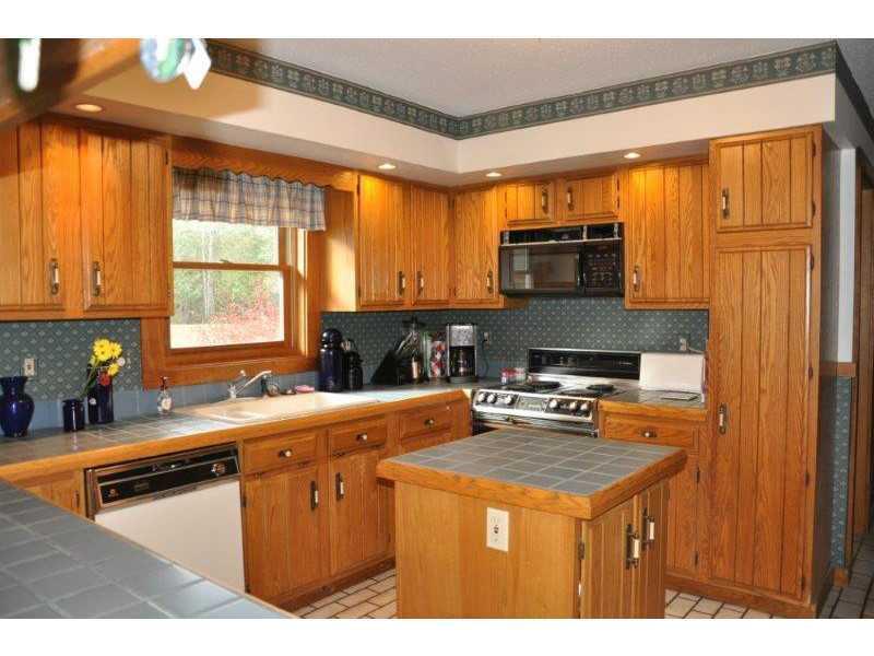 19 Fields Pond Road Holden, ME 04429 - Photo 7 of 35 Kitchen.