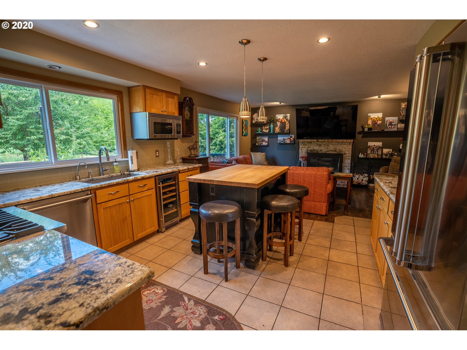 9035 Southwest Reiling Street Portland, OR 97224 - Photo 4 of 25 Gallery Image 4