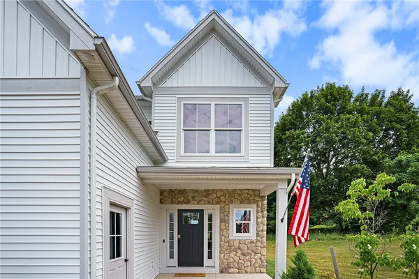 $584,900 | 74 Chase Meadow Trail, Mendon, NY 14472