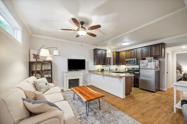 $1,600 | 611 East 20th Street, Unit B, Houston, TX 77008