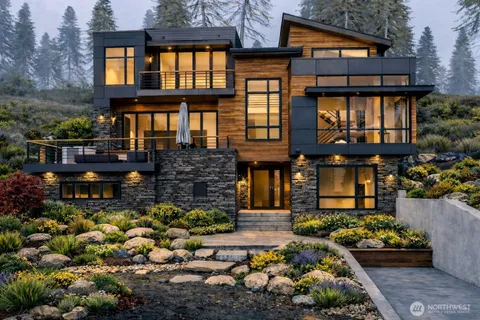 $950,000 | 8512 Northeast Juanita Drive, Kirkland, WA 98034