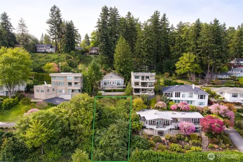 $950,000 | 8512 Northeast Juanita Drive, Kirkland, WA 98034