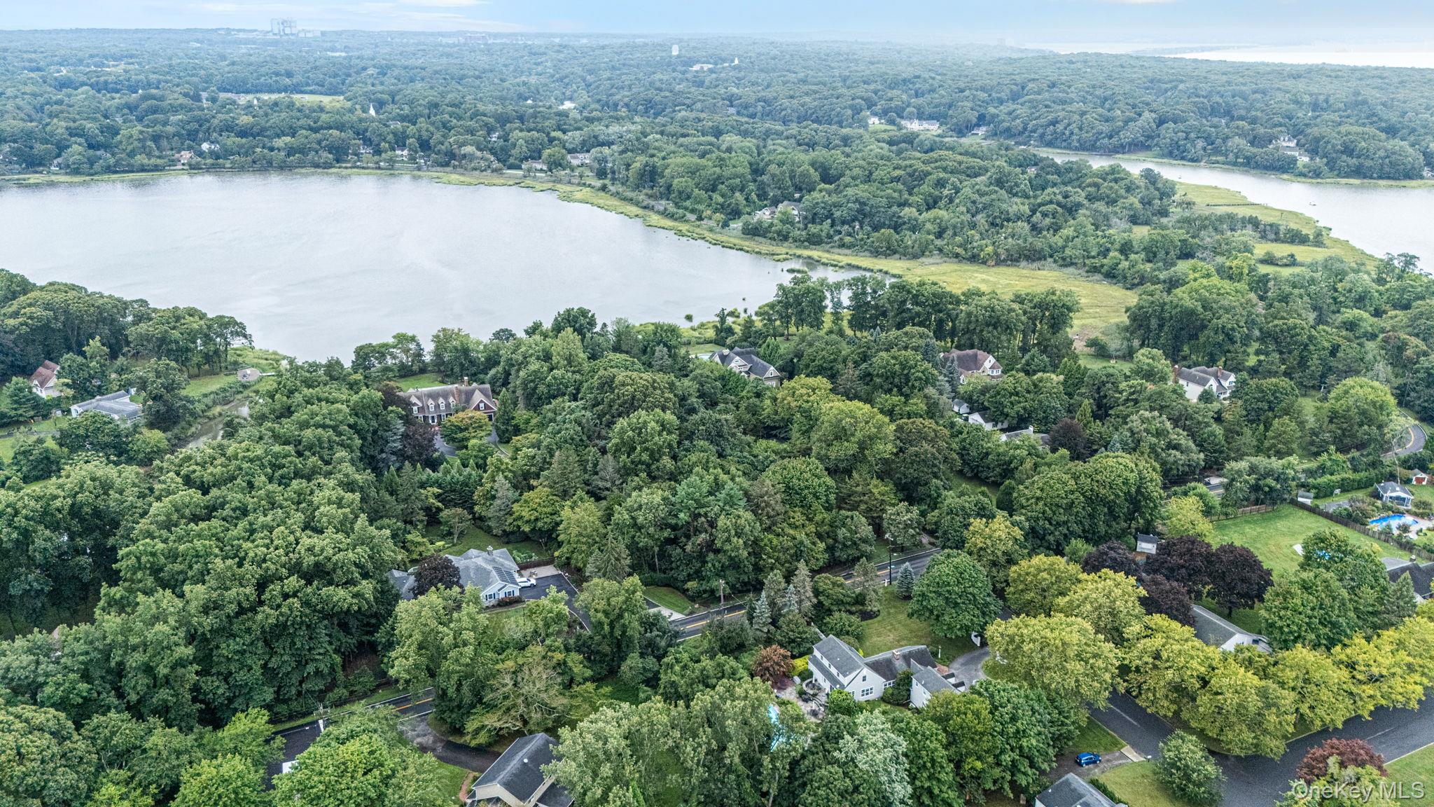 59 Dyke Road Setauket, NY 11733 - Photo 3 of 23 Gallery Image 3