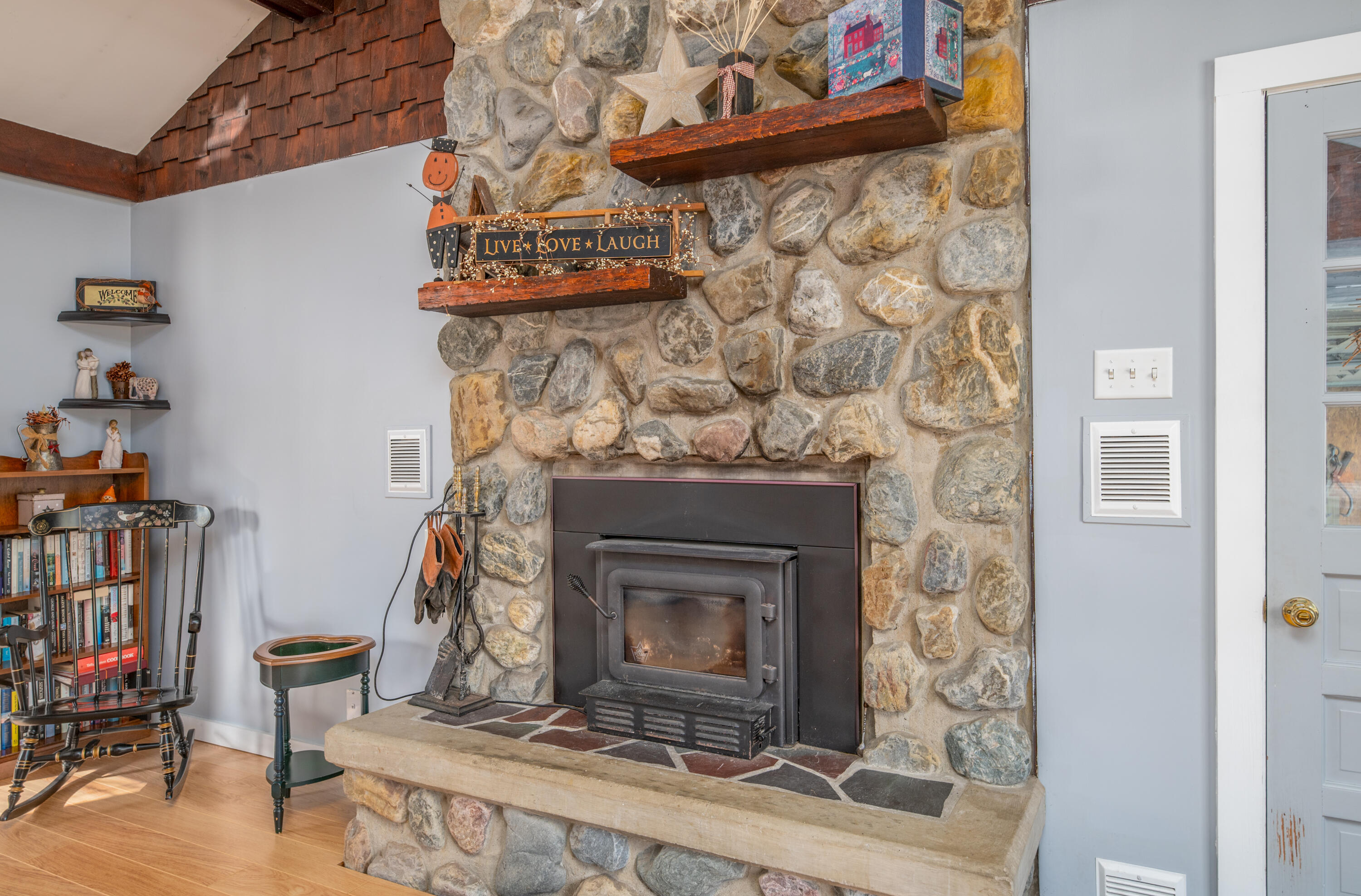 129 Taylor Road Winslow, ME 04901 - Photo 16 of 41 Interior2