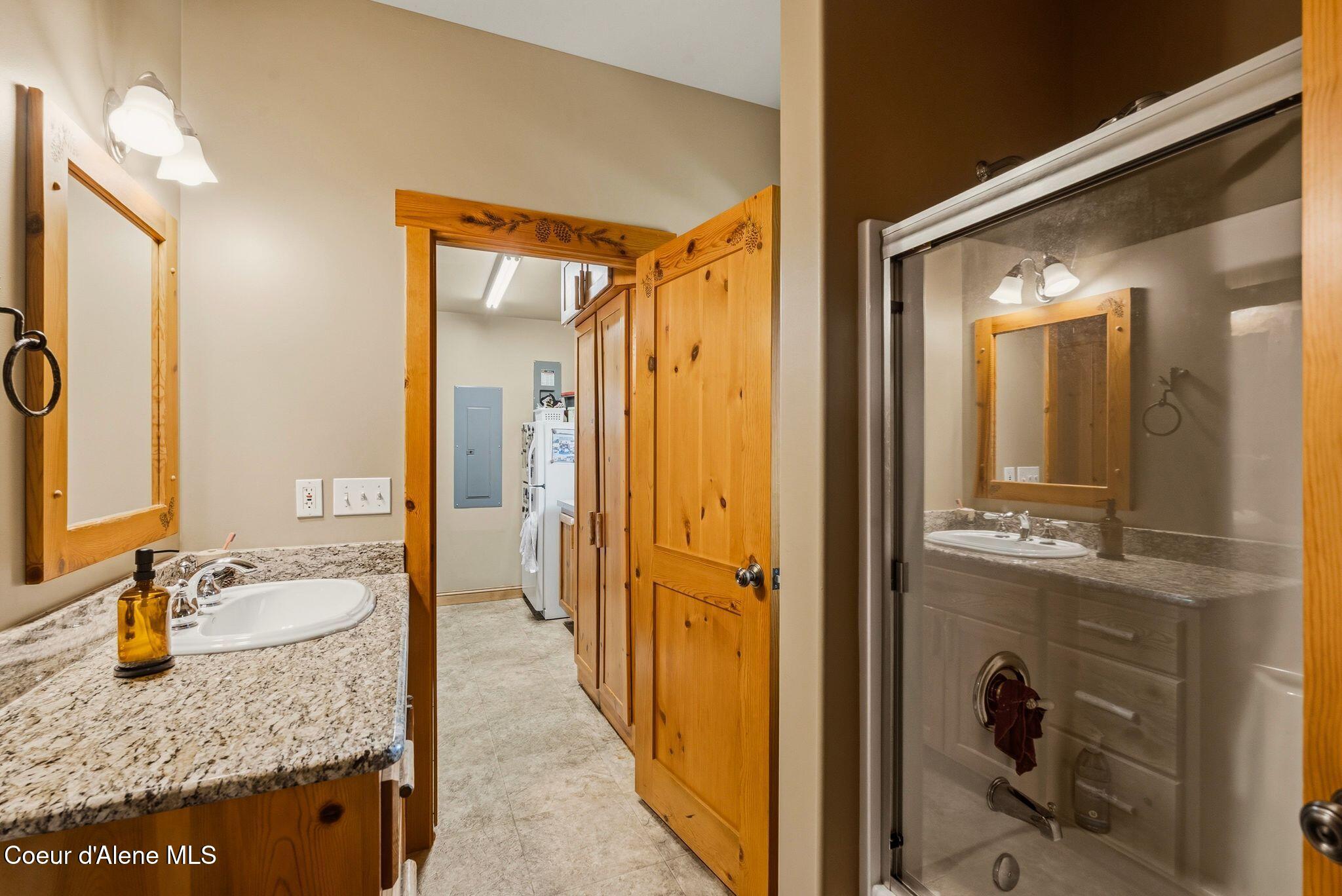 235 Kiebert Loop Hope, ID 83836 - Photo 32 of 97 Bathroom