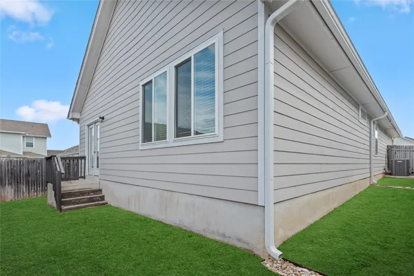 $335,000 | 245 East Broade Street, Holland, TX 76534