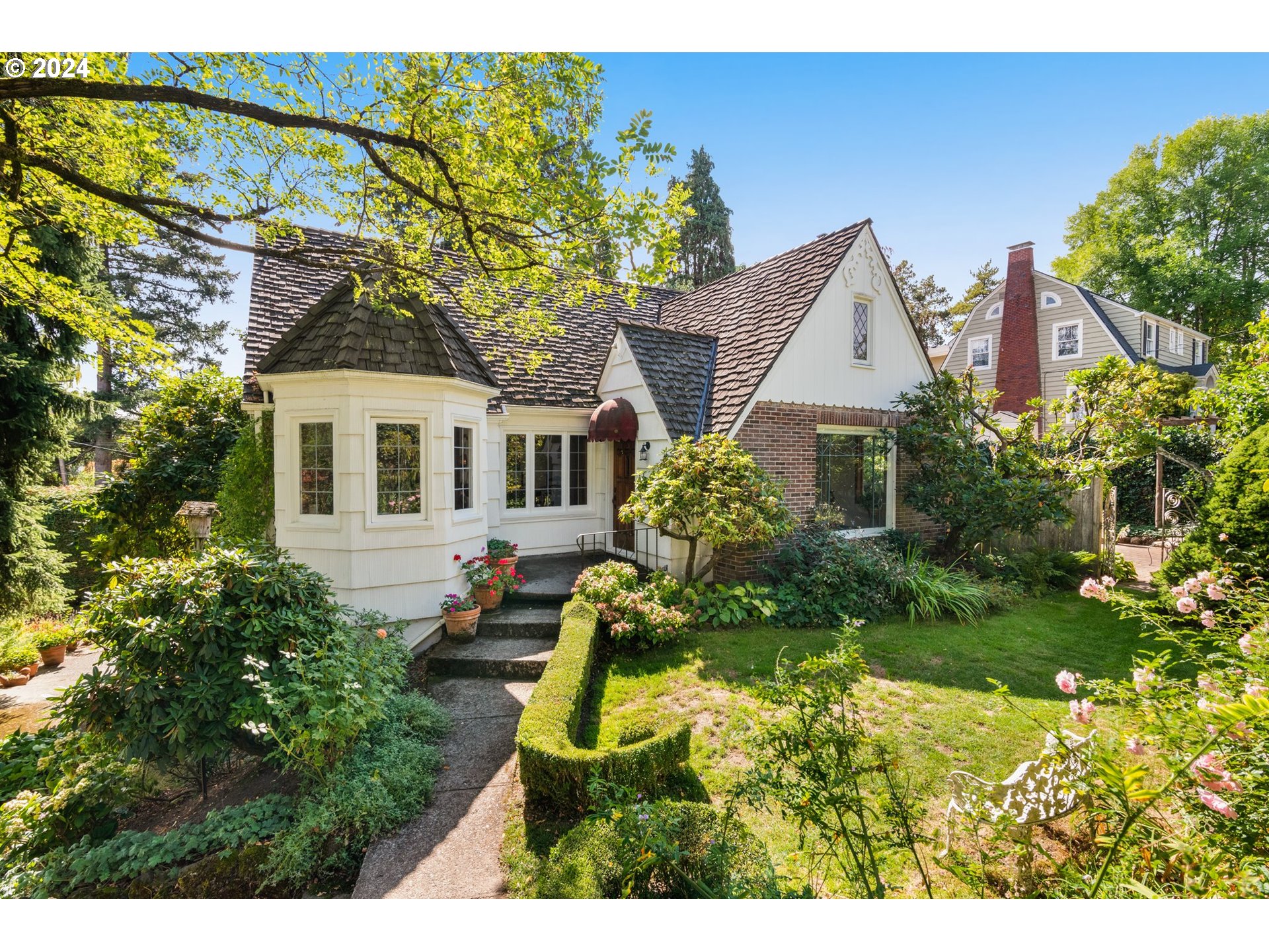 2710 Southwest Troy Street Portland, OR 97219 - Photo 1 of 35 Gallery Image 1